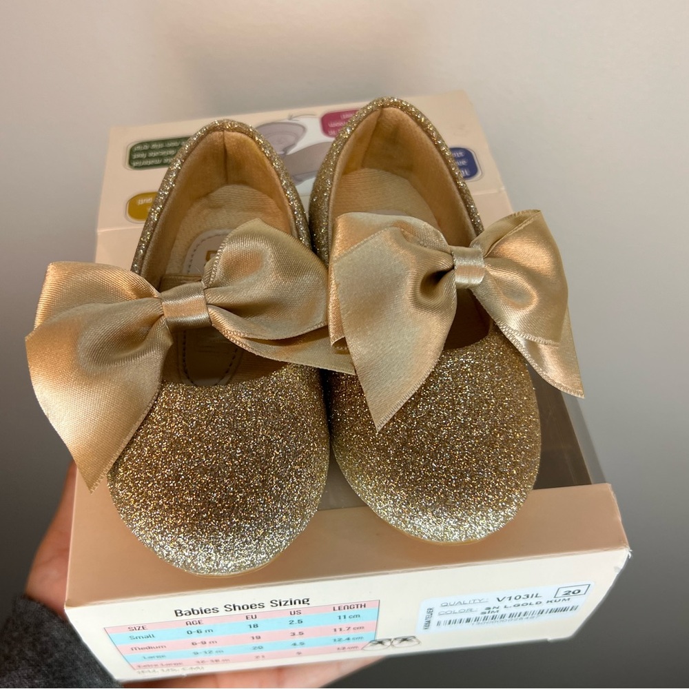 Banblu baby dress shoes in size 20EU size 4.5US gold baby shoes. Baby Ballerinas